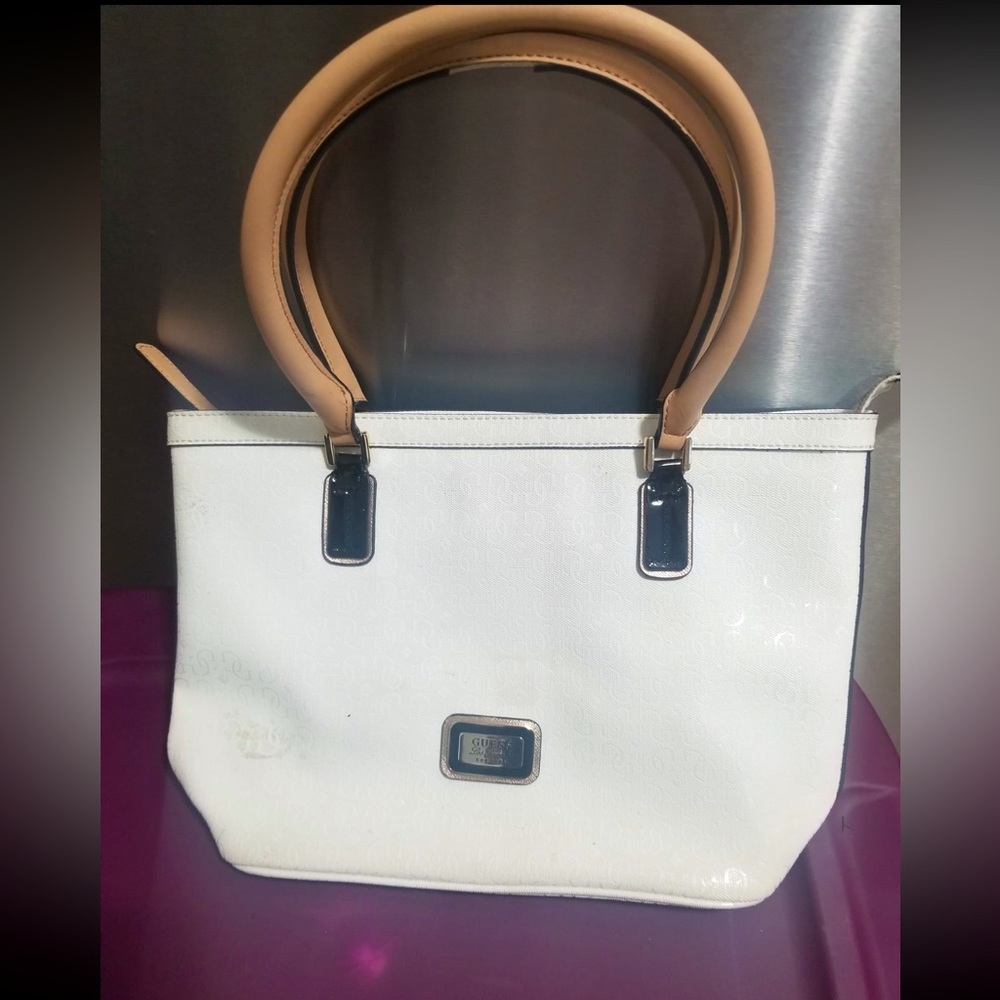 Wonderful white Guess bag